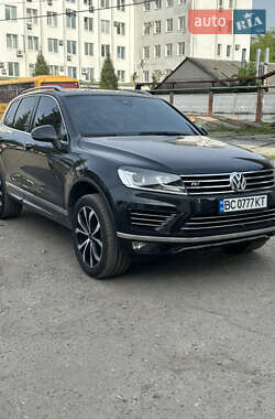Внедорожник / Кроссовер Volkswagen Touareg 2015 в 