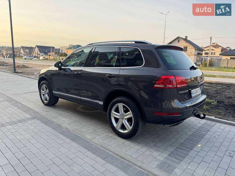 Внедорожник / Кроссовер Volkswagen Touareg 2011 в Киеве