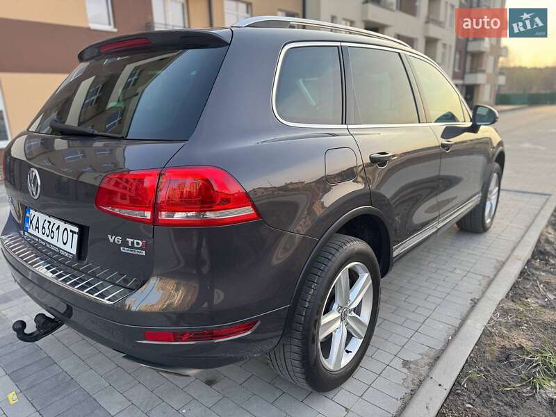 Внедорожник / Кроссовер Volkswagen Touareg 2011 в Киеве