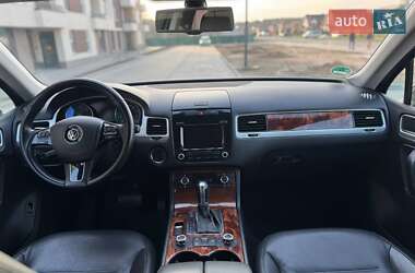 Позашляховик / Кросовер Volkswagen Touareg 2011 в 