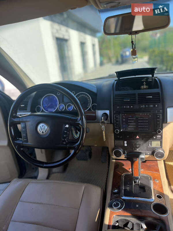 Внедорожник / Кроссовер Volkswagen Touareg 2004 в Черновцах
