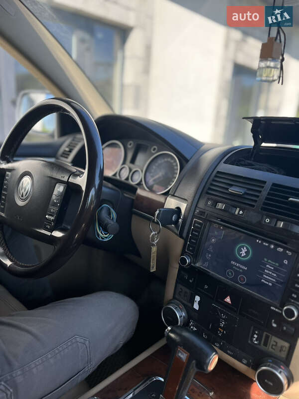 Внедорожник / Кроссовер Volkswagen Touareg 2004 в Черновцах