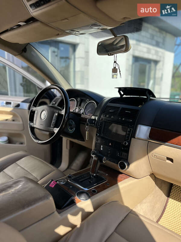 Внедорожник / Кроссовер Volkswagen Touareg 2004 в Черновцах