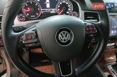 Внедорожник / Кроссовер Volkswagen Touareg 2012 в 