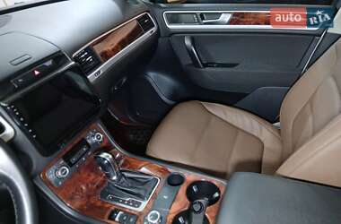 Внедорожник / Кроссовер Volkswagen Touareg 2012 в 