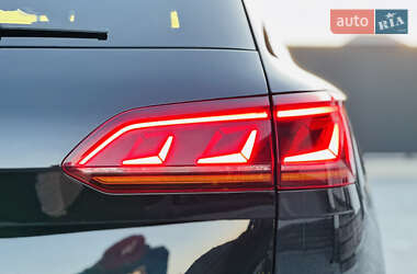 Позашляховик / Кросовер Volkswagen Touareg 2019 в 