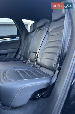 Позашляховик / Кросовер Volkswagen Touareg 2019 в 