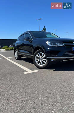 Позашляховик / Кросовер Volkswagen Touareg 2016 в 