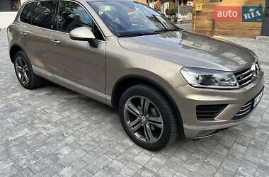 Позашляховик / Кросовер Volkswagen Touareg 2016 в Львові