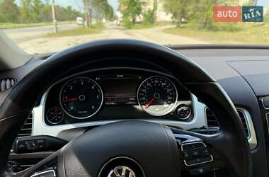 Позашляховик / Кросовер Volkswagen Touareg 2015 в 