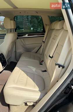 Позашляховик / Кросовер Volkswagen Touareg 2015 в 