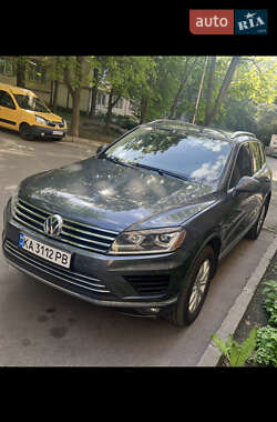 Внедорожник / Кроссовер Volkswagen Touareg 2014 в Киеве
