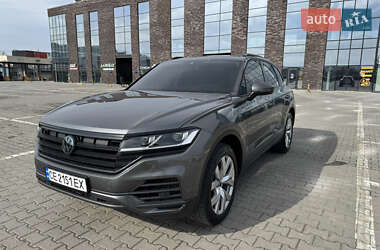Позашляховик / Кросовер Volkswagen Touareg 2018 в Чернівцях