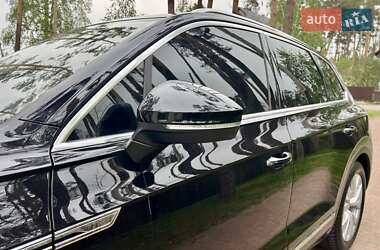 Позашляховик / Кросовер Volkswagen Touareg 2018 в 