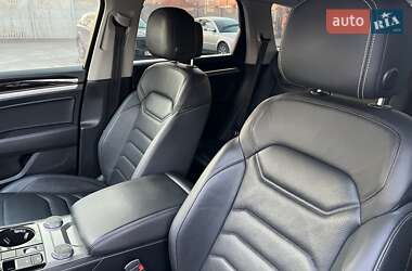 Позашляховик / Кросовер Volkswagen Touareg 2018 в 