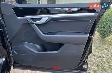 Позашляховик / Кросовер Volkswagen Touareg 2018 в 