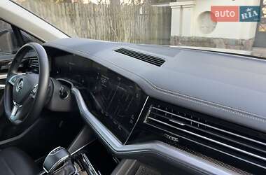 Позашляховик / Кросовер Volkswagen Touareg 2018 в 