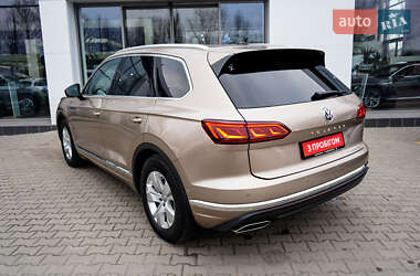 Внедорожник / Кроссовер Volkswagen Touareg 2019 в 