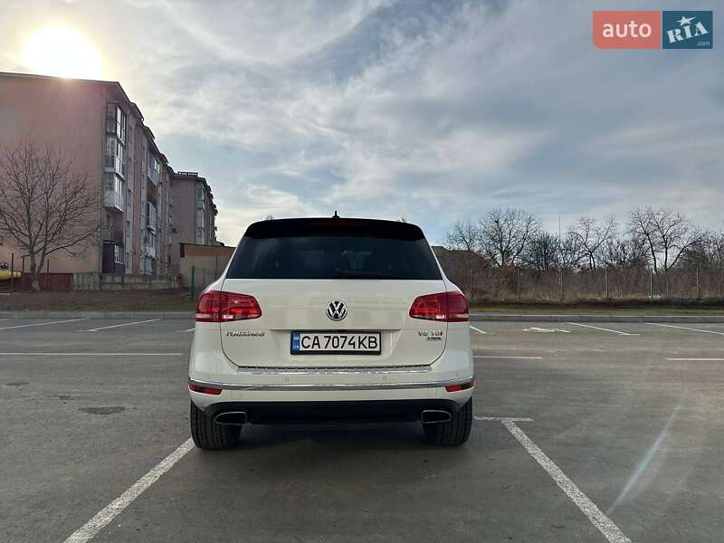 Позашляховик / Кросовер Volkswagen Touareg 2015 в Умані