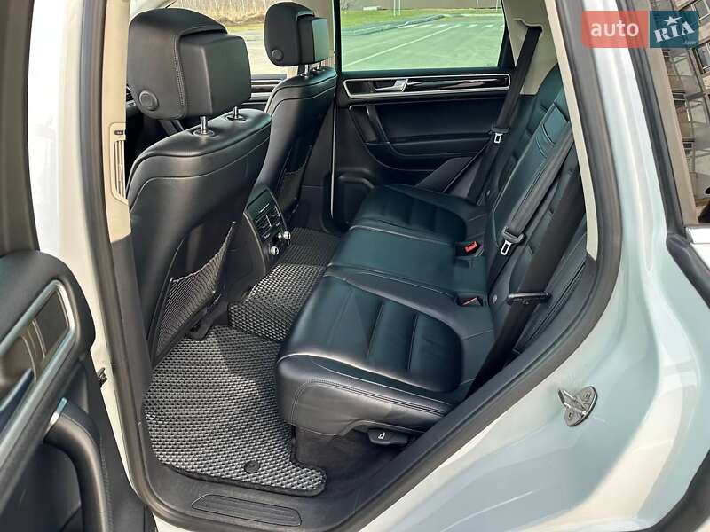 Позашляховик / Кросовер Volkswagen Touareg 2015 в Умані