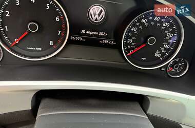 Внедорожник / Кроссовер Volkswagen Touareg 2016 в 