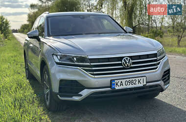 Позашляховик / Кросовер Volkswagen Touareg 2020 в 
