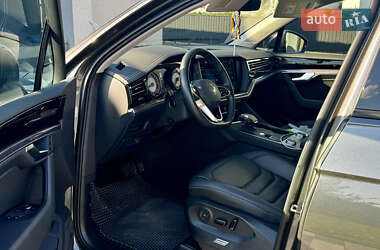 Позашляховик / Кросовер Volkswagen Touareg 2023 в 