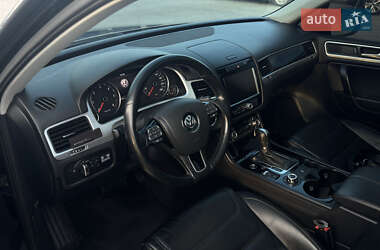 Позашляховик / Кросовер Volkswagen Touareg 2011 в 