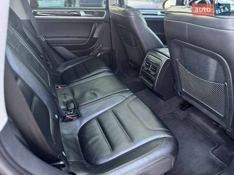 Внедорожник / Кроссовер Volkswagen Touareg 2011 в Львове