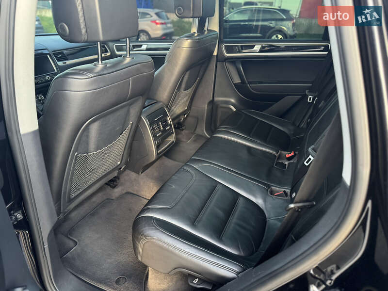 Внедорожник / Кроссовер Volkswagen Touareg 2011 в Львове