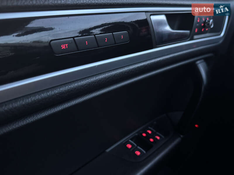 Внедорожник / Кроссовер Volkswagen Touareg 2011 в Львове