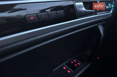 Позашляховик / Кросовер Volkswagen Touareg 2011 в 