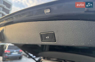 Позашляховик / Кросовер Volkswagen Touareg 2011 в 