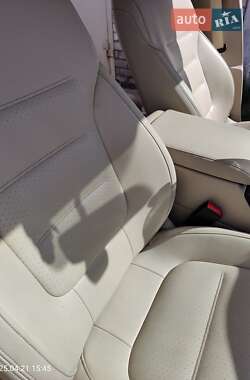Внедорожник / Кроссовер Volkswagen Touareg 2011 в 