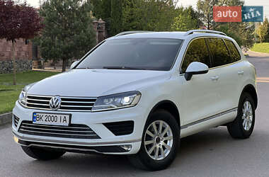 Позашляховик / Кросовер Volkswagen Touareg 2014 в Рівному