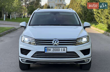 Позашляховик / Кросовер Volkswagen Touareg 2014 в 