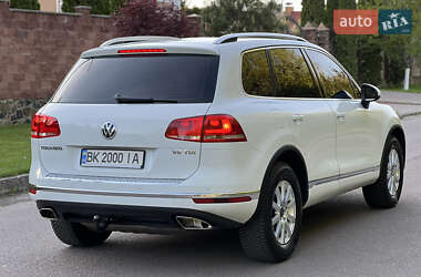 Позашляховик / Кросовер Volkswagen Touareg 2014 в 