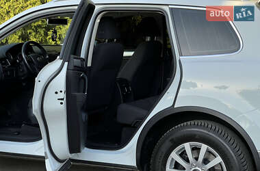 Позашляховик / Кросовер Volkswagen Touareg 2014 в 