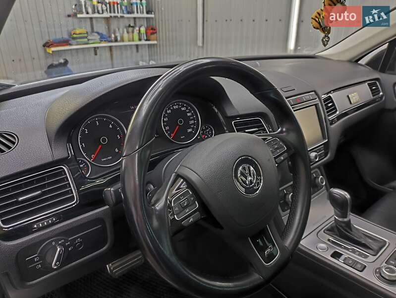 Позашляховик / Кросовер Volkswagen Touareg 2015 в Каневі