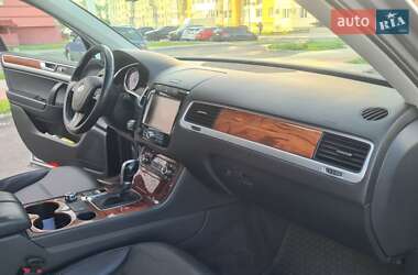 Позашляховик / Кросовер Volkswagen Touareg 2010 в 