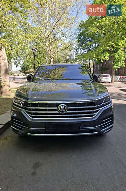 Внедорожник / Кроссовер Volkswagen Touareg 2019 в Николаеве