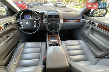 Позашляховик / Кросовер Volkswagen Touareg 2004 в 