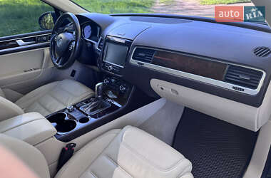 Внедорожник / Кроссовер Volkswagen Touareg 2014 в 
