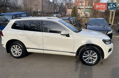 Внедорожник / Кроссовер Volkswagen Touareg 2013 в 
