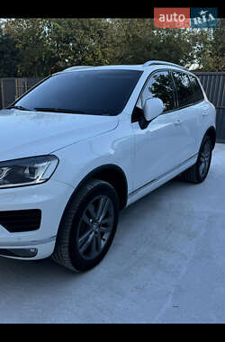 Позашляховик / Кросовер Volkswagen Touareg 2015 в Києві