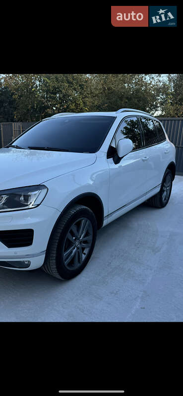Позашляховик / Кросовер Volkswagen Touareg 2015 в 