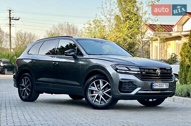 Позашляховик / Кросовер Volkswagen Touareg 2020 в 