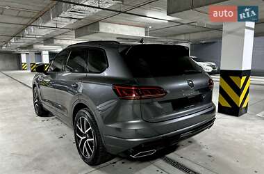 Позашляховик / Кросовер Volkswagen Touareg 2021 в 