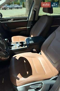 Позашляховик / Кросовер Volkswagen Touareg 2013 в 