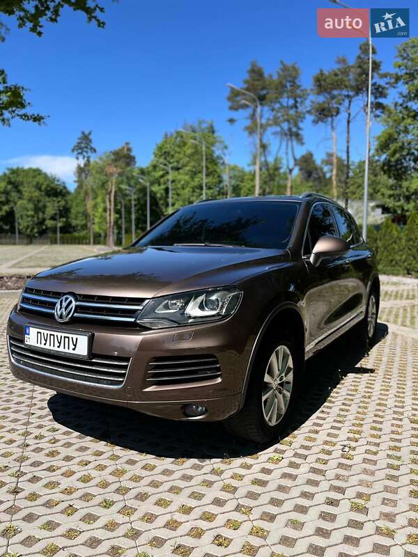Позашляховик / Кросовер Volkswagen Touareg 2013 в 